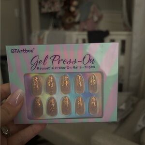 BTArtbox Glittering Gold Press-On Nails Medium Length